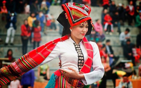 vietnamese ethnic clothing - thai 2