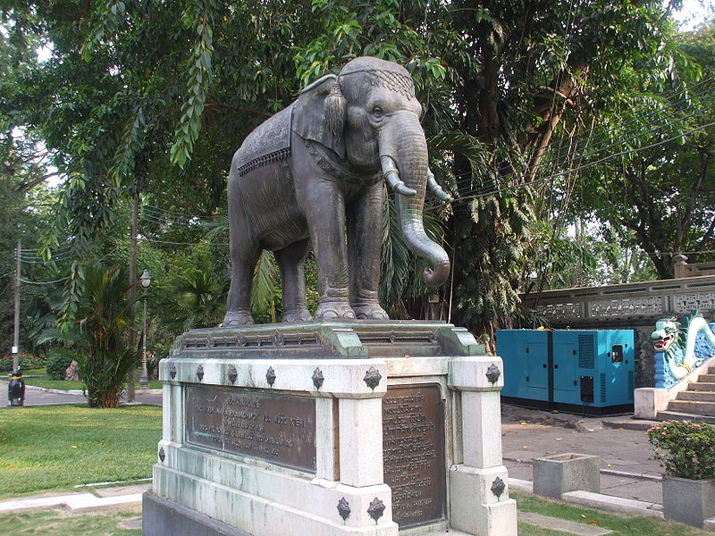 The bronze elephant statue in Sài Gòn Zoo