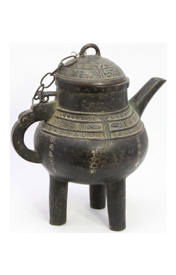 A pot in the collection of Emperor Minh Mạng’s antiques