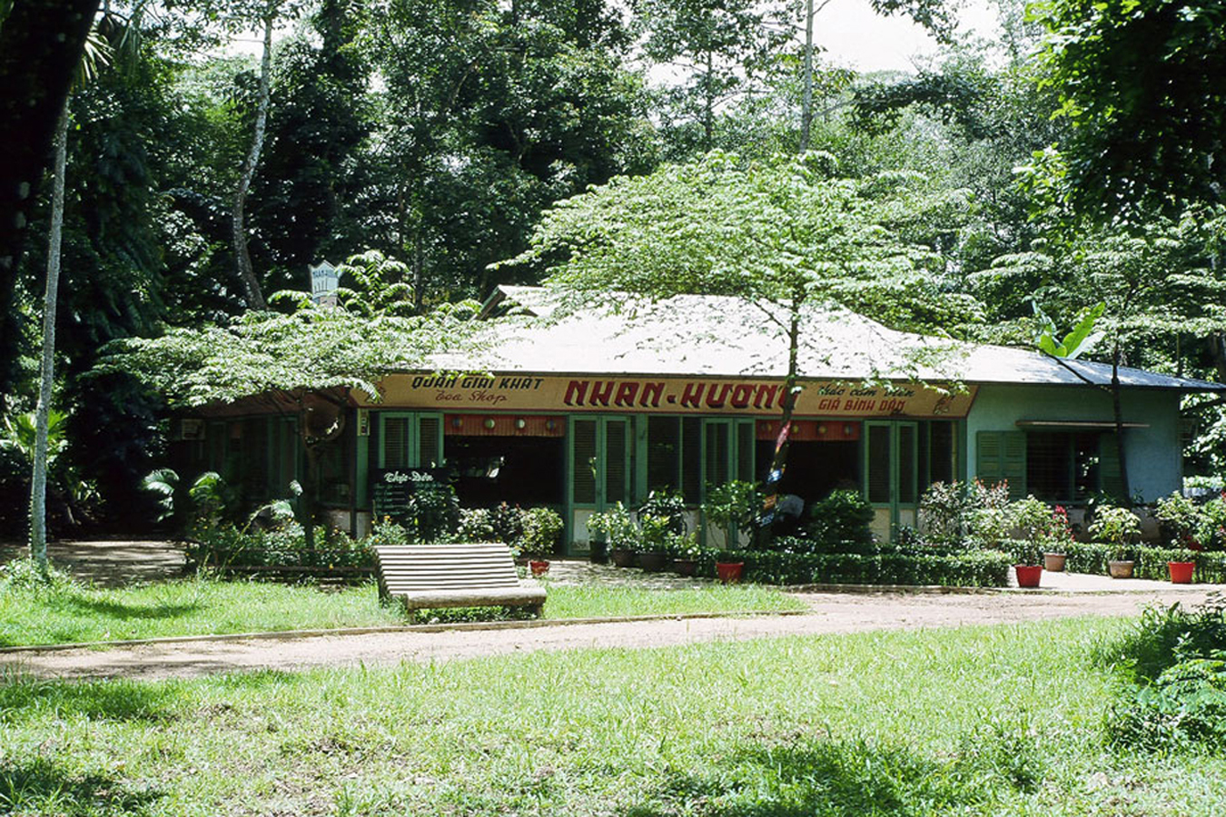 Nhan Huong Cafeteria - Before 1975