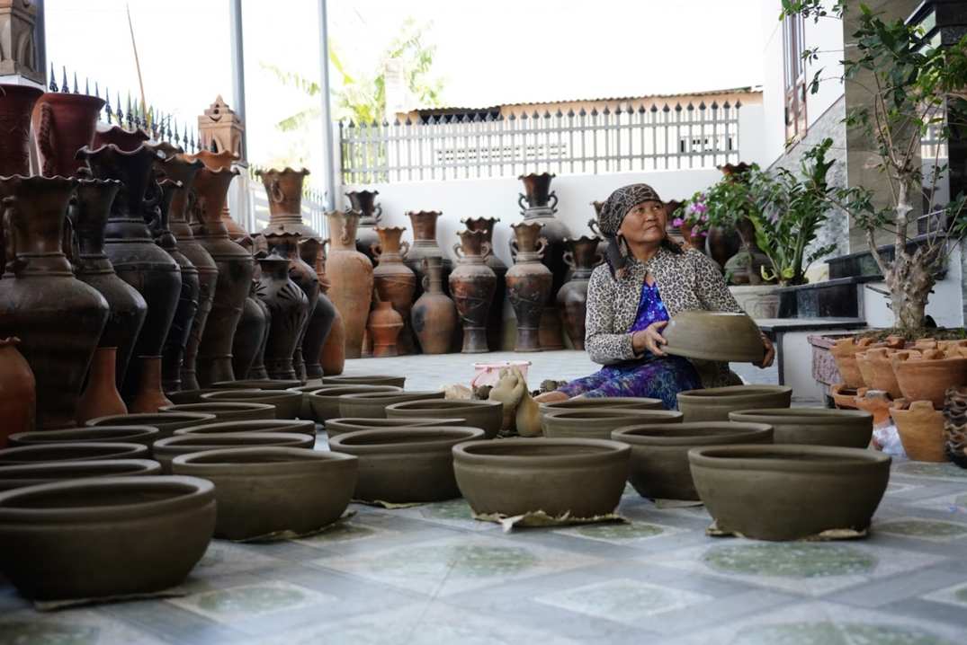 traditional craft villages - bau truc pottery village