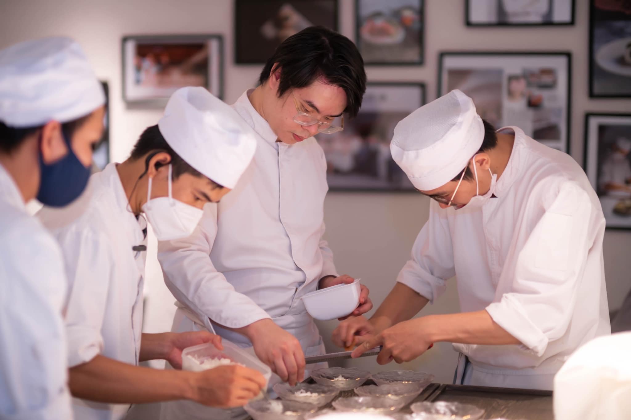 Chef Hoàng Tùng and his team