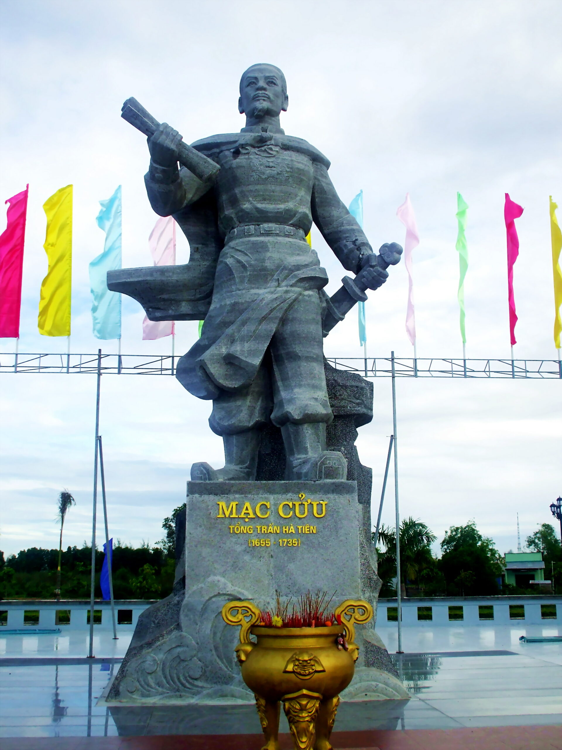 Mac Cuu Monument in downtown Ha Tien