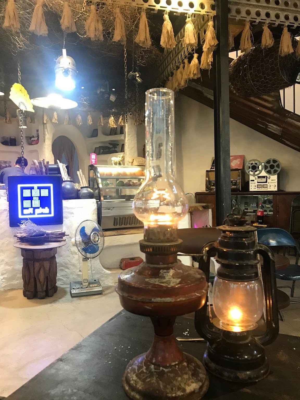 Ton Cu Ca Phe Oil Lamps