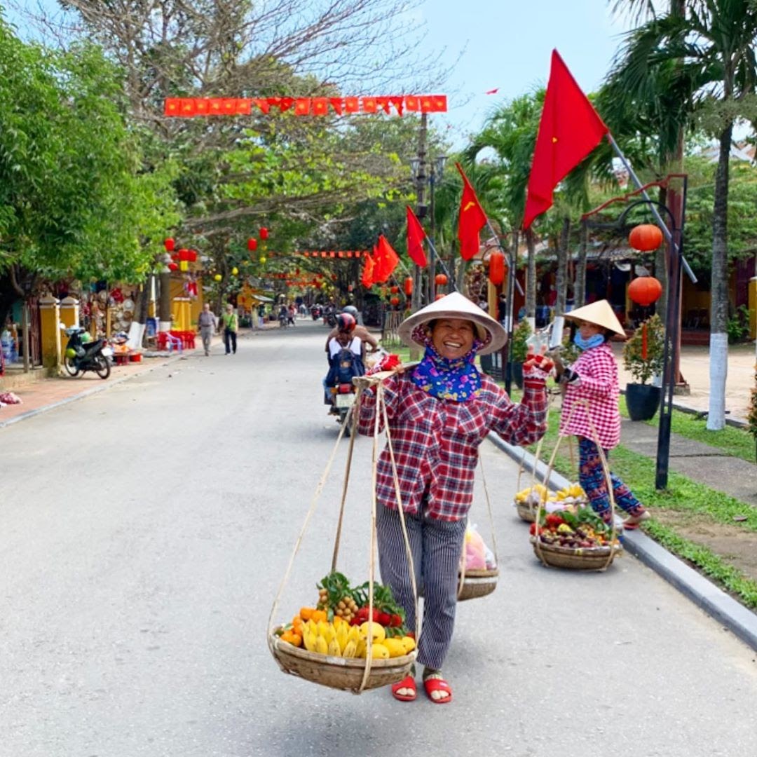 culture shock vietnam - street vendors