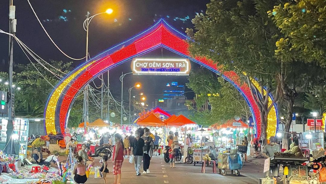 da nang things to do - night market