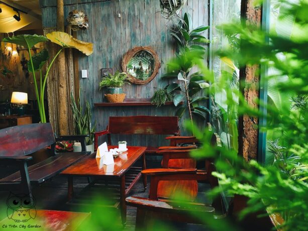 Cú Trên Cây Coffee & Beer, Saigon: Drinks & Potted Plants In A Cafe