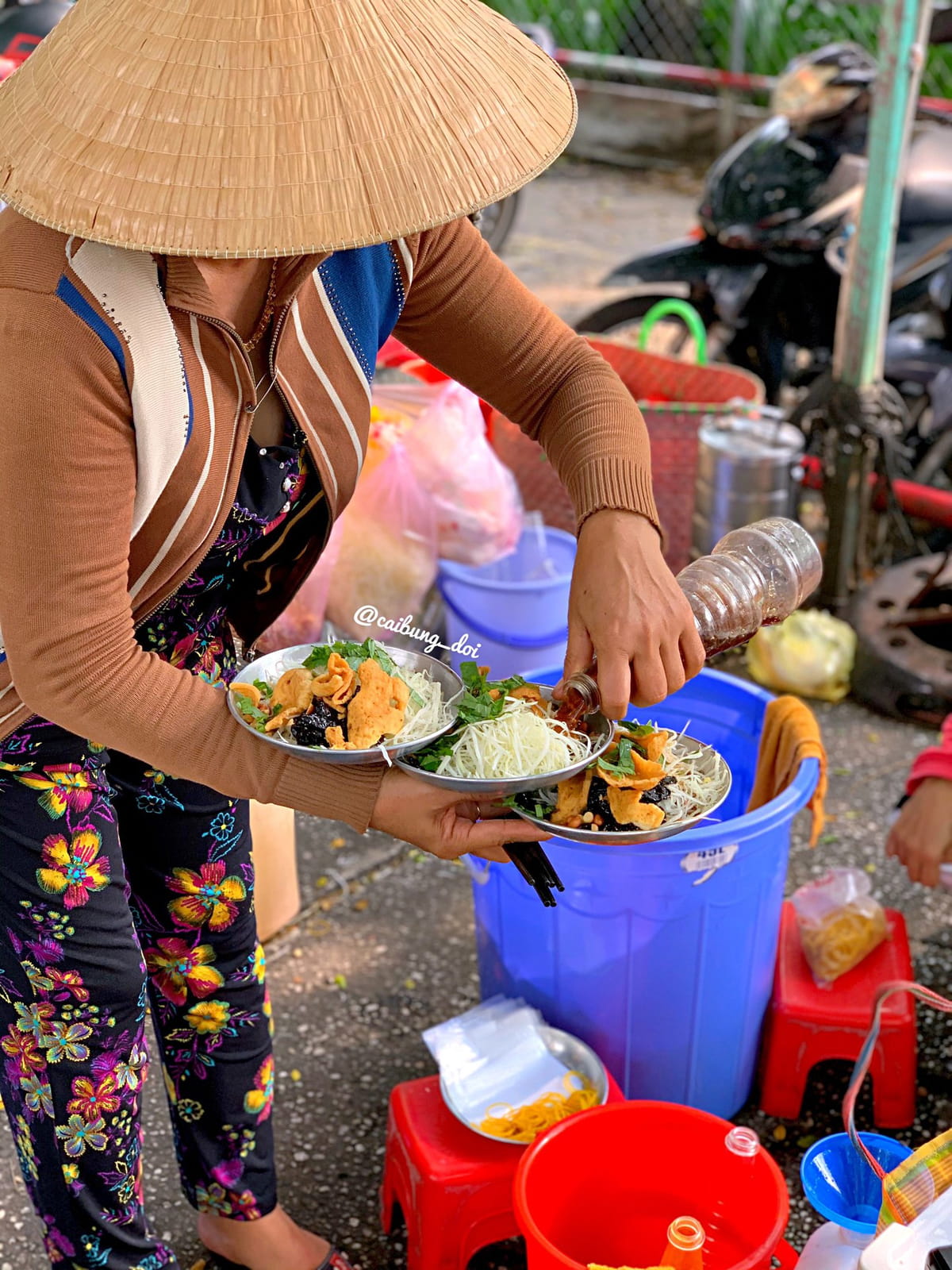 Things to do in Saigon_Gỏi bò_seller