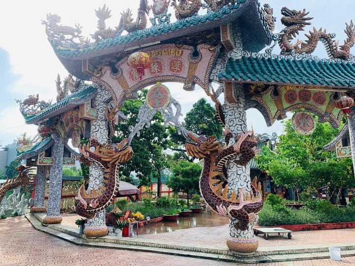 Things to do in Saigon_Phù Châu Temple_Gate