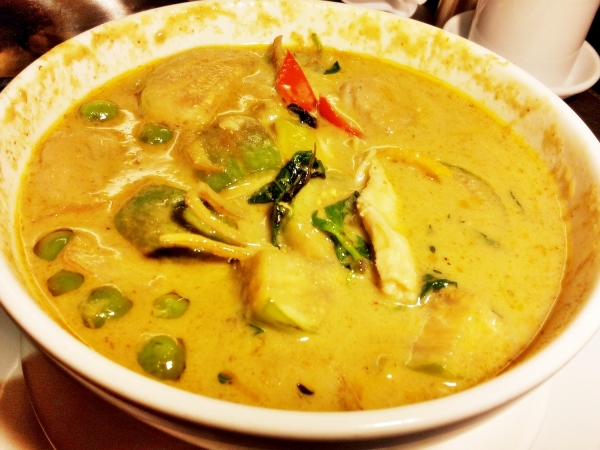 b2ap3_thumbnail_Street-Food---Kaeng-Khiao-Wan-Gai-Green-Curry-Chicken-02.jpg
