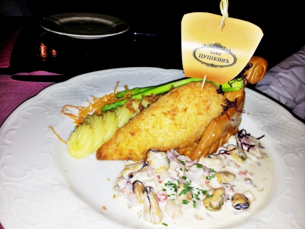 b2ap3_thumbnail_Street-Food---Zander-Fish-Cutlet-Stuffed-With-Crab-Mashed-Potato-With-Cheddar-Cheese-Asparagus-In-Creamy-Seafood-Sauce.jpg