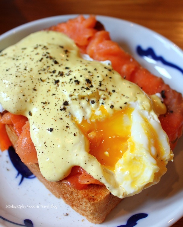 b2ap3_thumbnail_Group-Therapy-Cafe-Eggs-Benedict-with-Smoked-Salmon-5.jpg