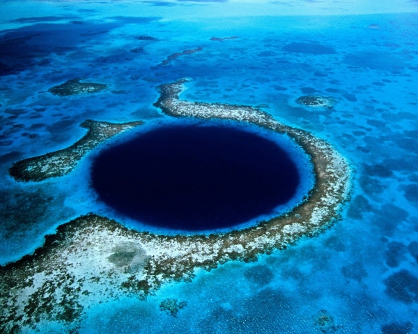 b2ap3_thumbnail_Great-Blue-Hole-Belize-2048x2560.jpg