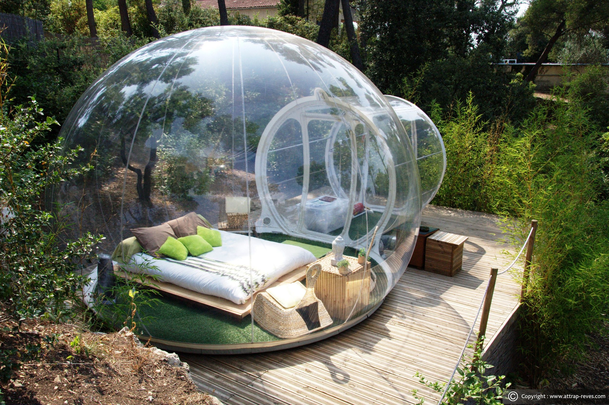 Отели в шаре. Attrap reves Montagnac отель. Отель Attrap'reves прозрачный "Bubble" Dome. Бабл глэмпинг. Домики для отдыха на природе.
