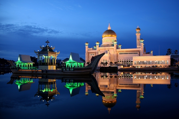 b2ap3_thumbnail_Bandar-Seri-Begawan-Sultan-Omar-Ali-Saifuddin-Mosque.jpg