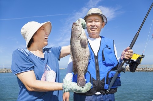 b2ap3_thumbnail_FNI-asian-elderly-fish.jpg