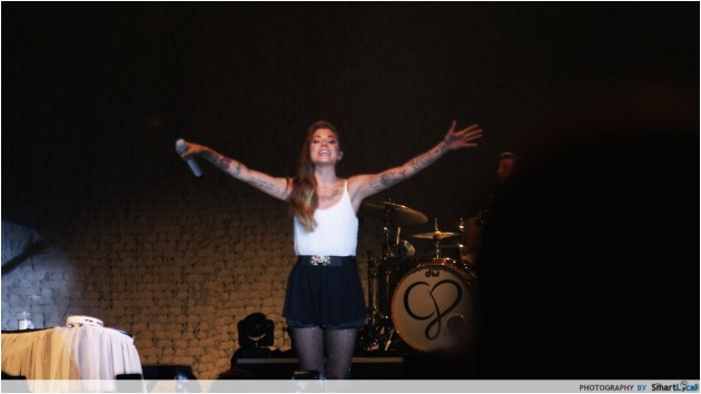 b2ap3_thumbnail_christina-perri-3.JPG