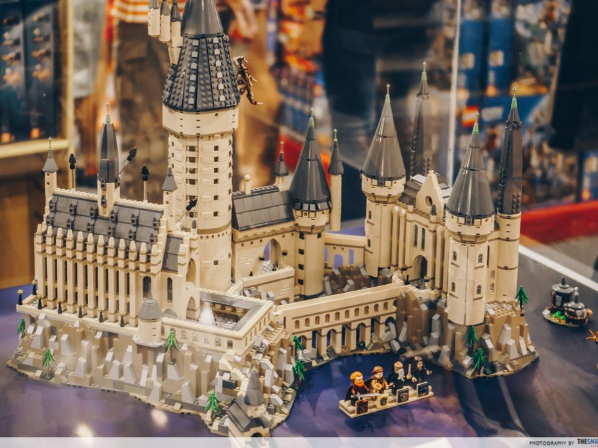 Lego Now Has A Harry Potter Hogwarts Castle With Over 6 000 Pieces For Muggles To Experience The Wizarding World