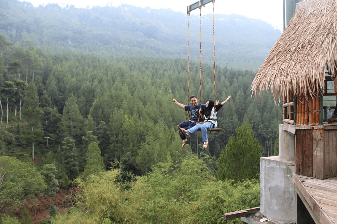 the lodge maribaya swing