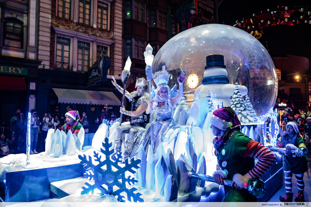 santa's snowy sleigh parade