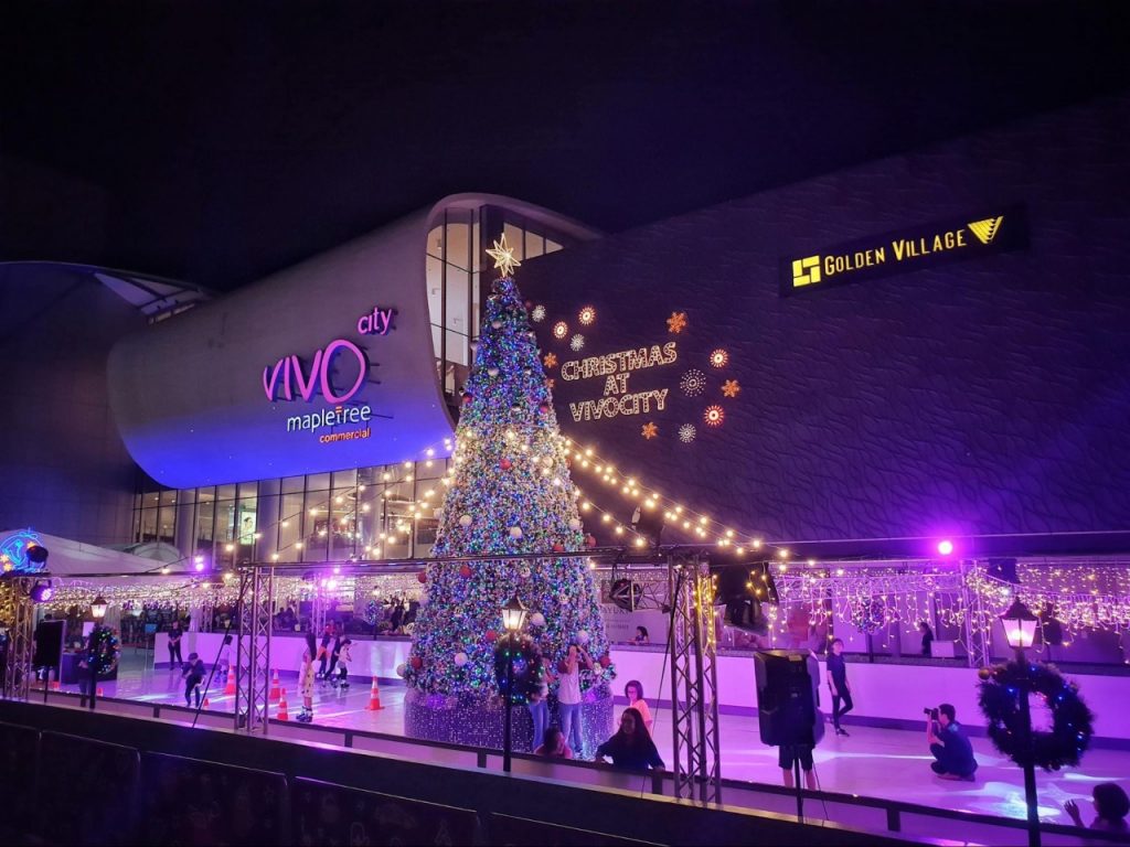 VivoCity's Christmas Outdoor Skating Rink Features Kpop On Tuesday