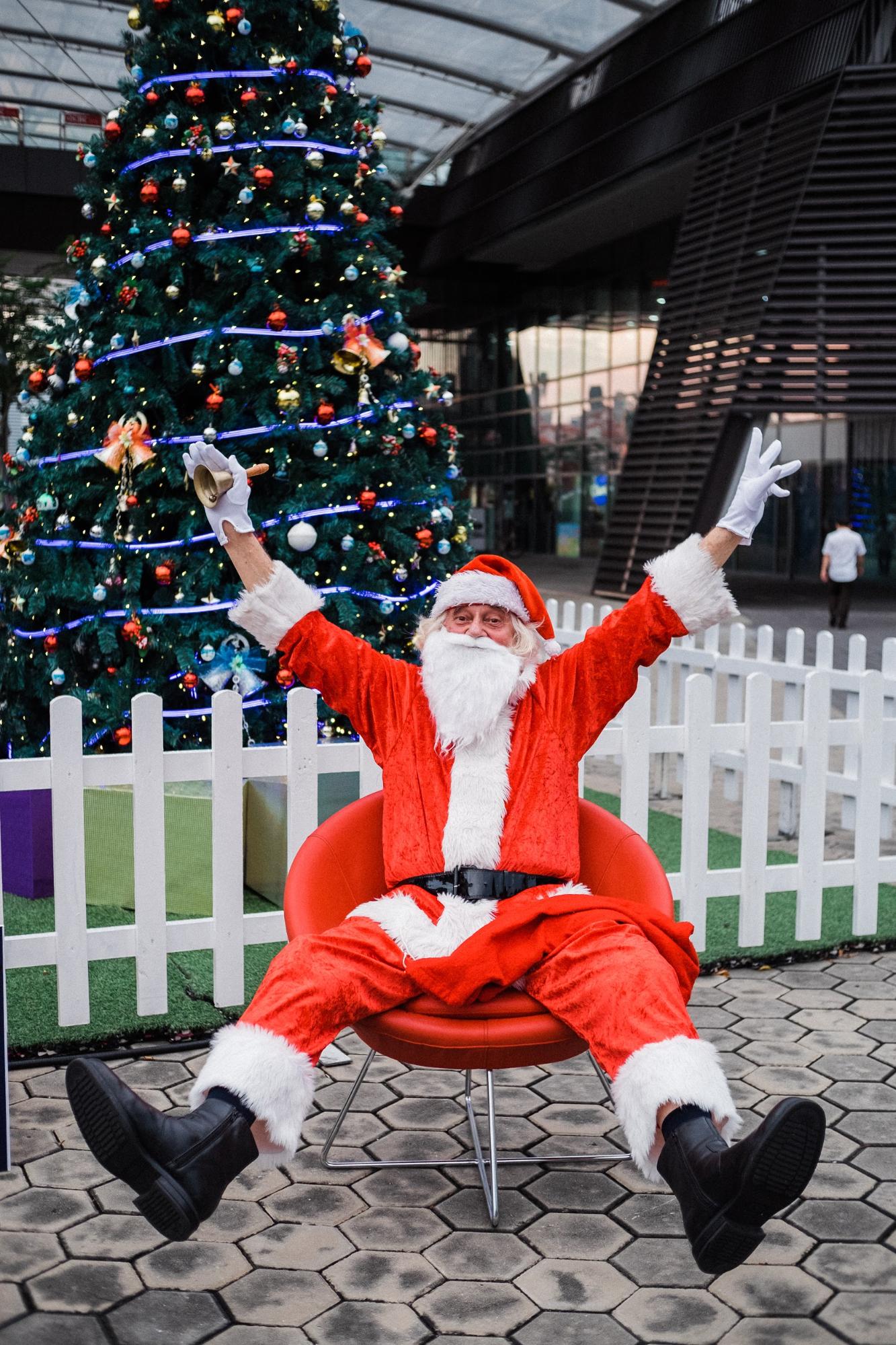 Singapore Sports Hub season of giving - meet greet santa
