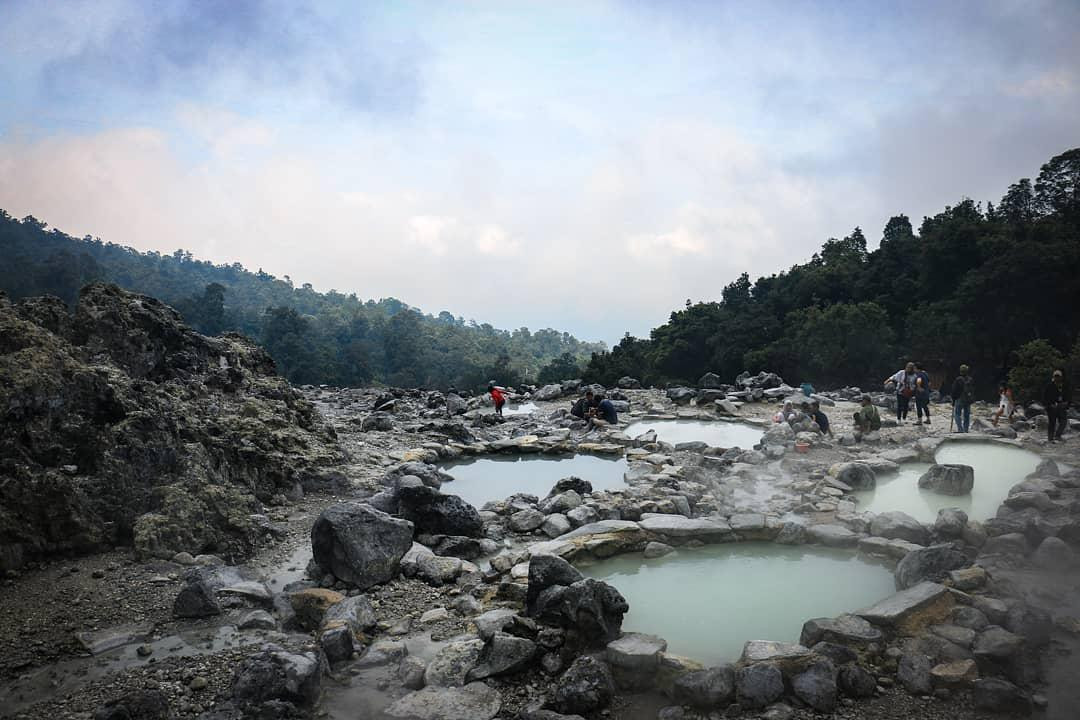 The hot springs at Kawah Ratu are so hot you can cook eggs in them.