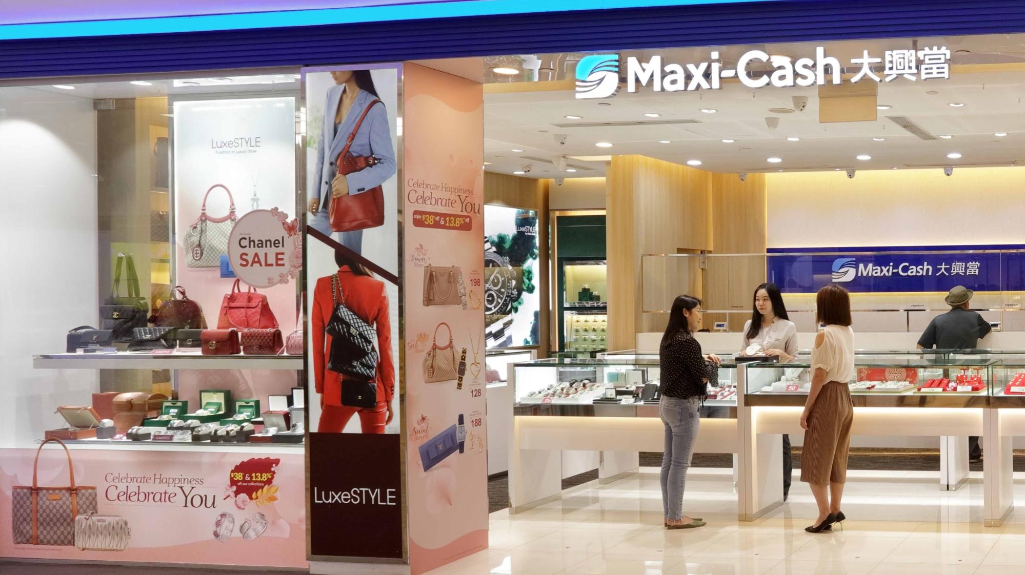 Maxi-Cash storefront