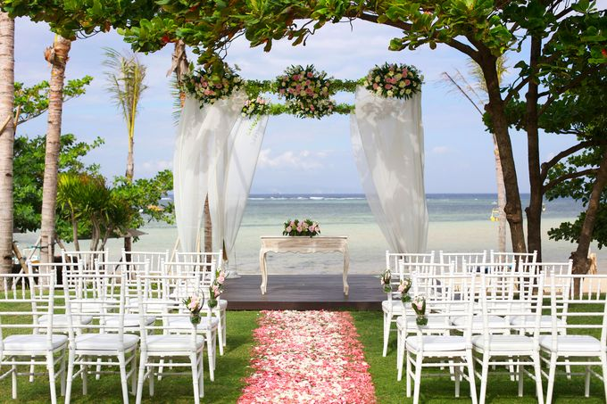 Fairmont Sanur beachfront garden wedding setup