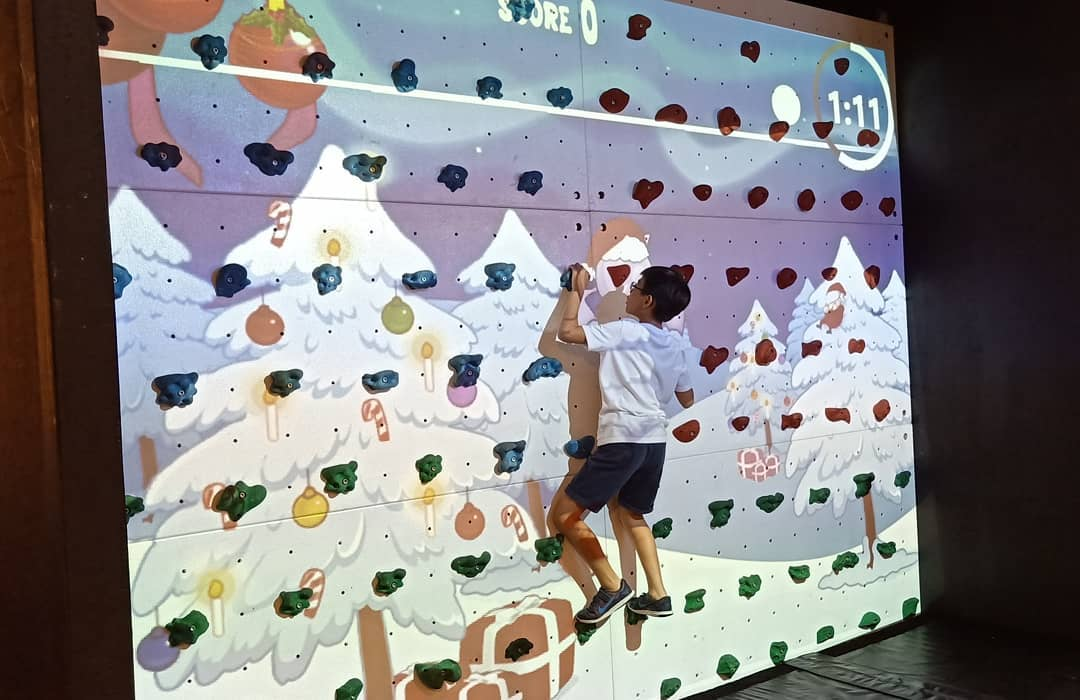 rock climbing bouldering gym singapore beginners pro climbers laboratory augmented reality walls AR