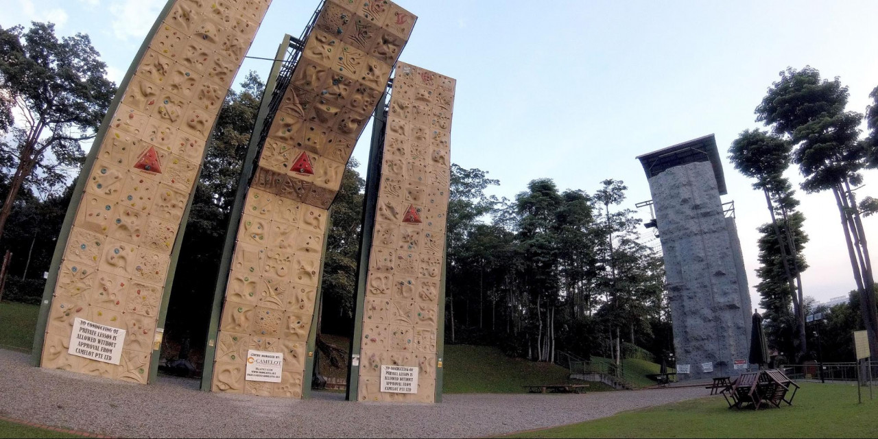 rock climbing bouldering gym singapore beginners pro safra adventure sports centre camelot tallest rock wall