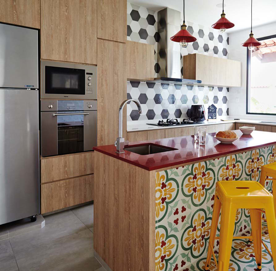 Geometric kitchen tiles 