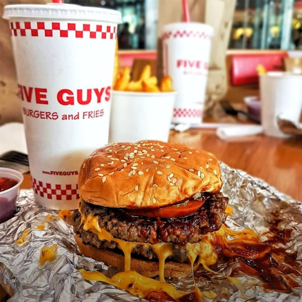 Five guys. Five guys Burgers Дубай. Five guys бургеры. Five guys Burgers в Москве. Бургеры в Дубае.