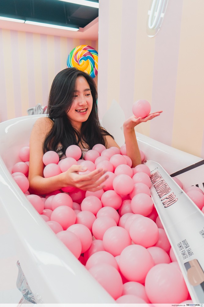 bathtub with pink balls