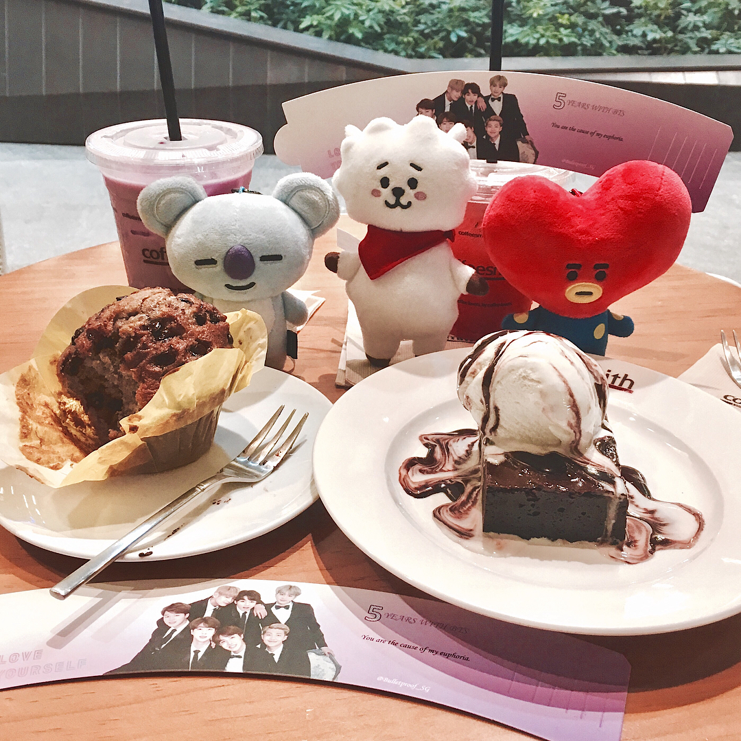 Korean idol cafe birthday - coffeesmith bts dessert cake waffles