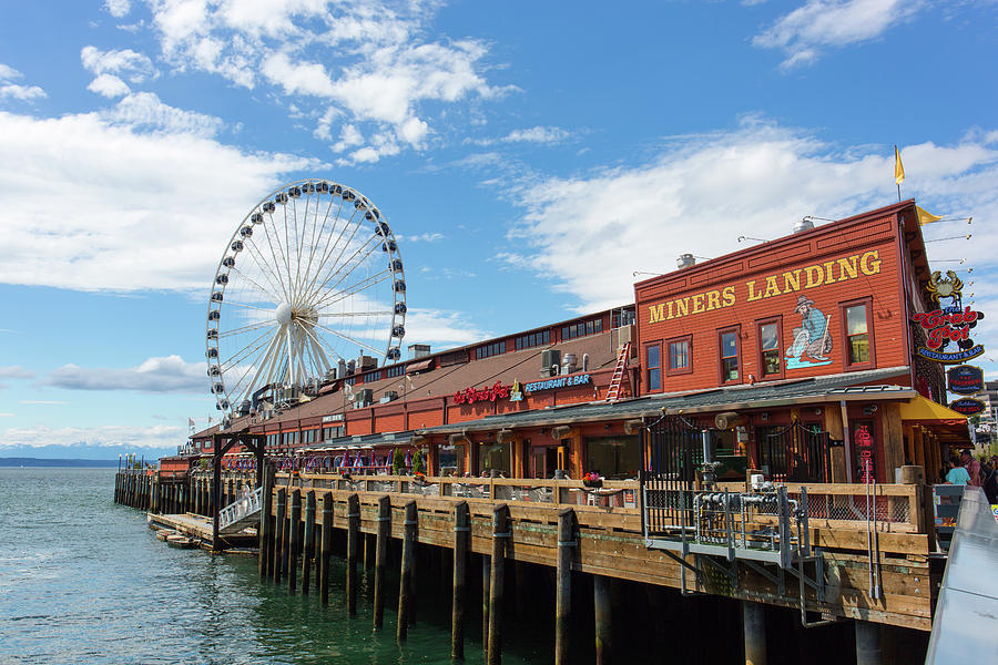 Seattle travel guide SIA - waterfront pier crab pot