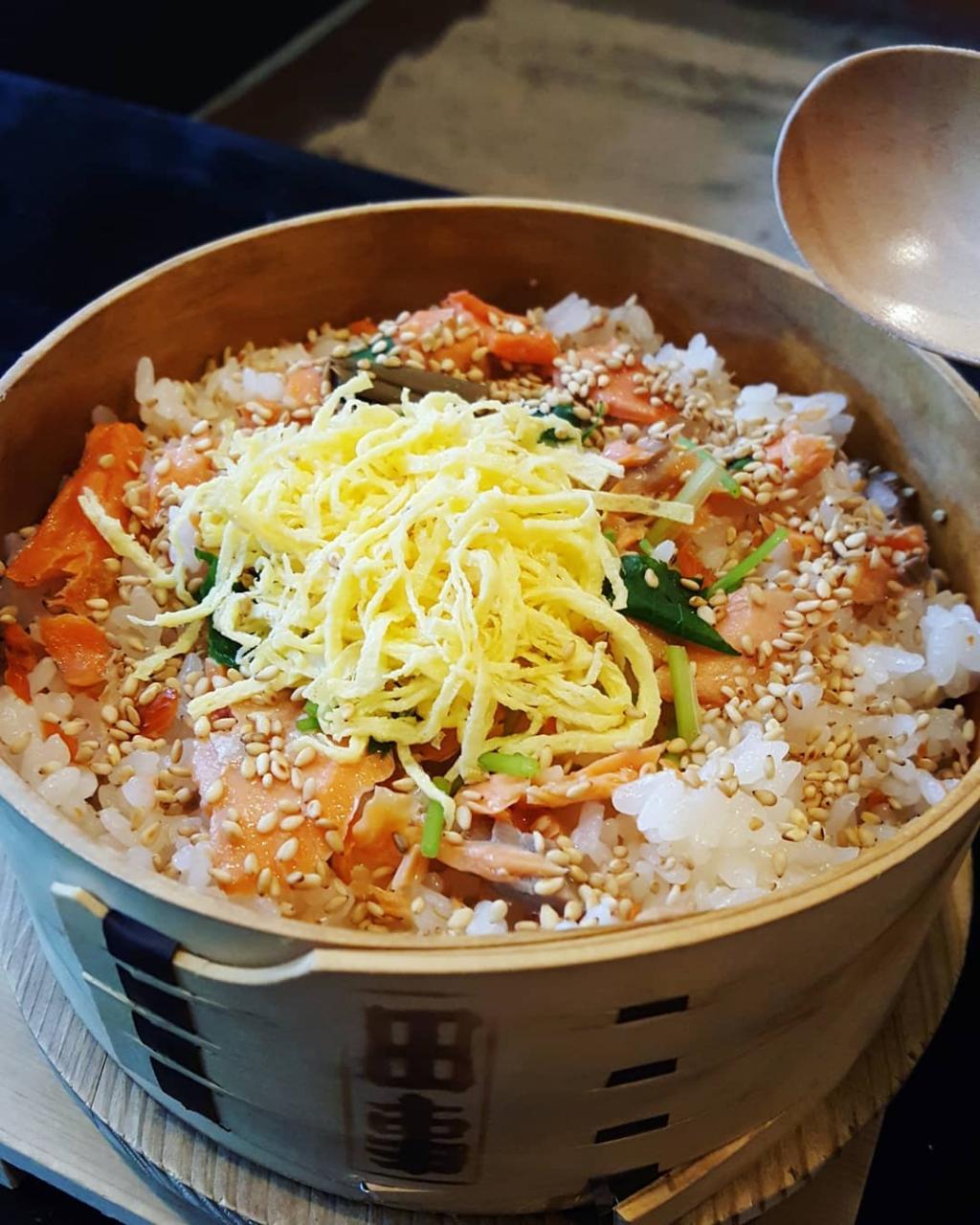 Must-Try dishes in Niigata - Wappa Meshi (Steam rice infused with seafood and vegetables)