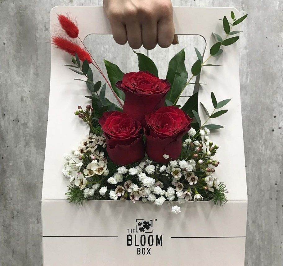 Valentine's Day bouquets under - Roses in a box