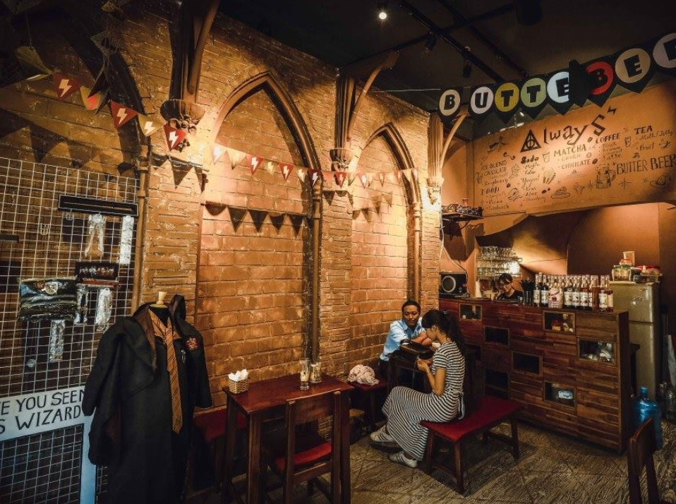 Get Teleported To The World Of Harry Potter At Thailand's Hogwarts-Themed  Cafe