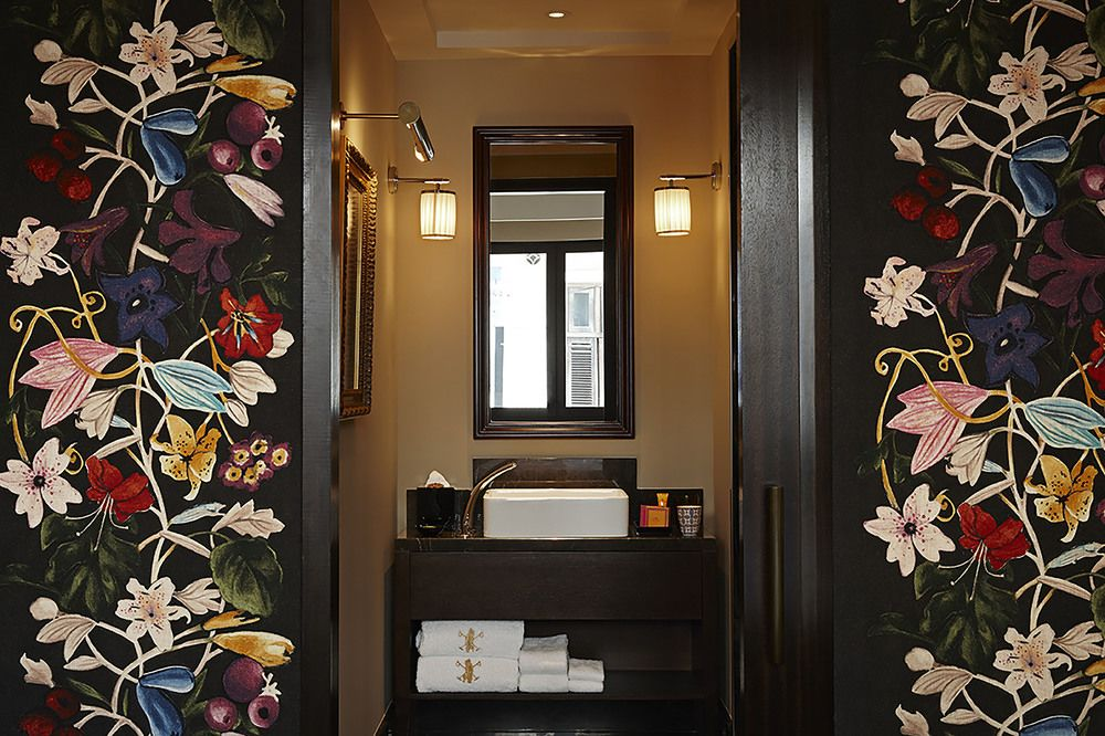 the vagabond club romantic boutique hotel singapore staycation couple bathroom