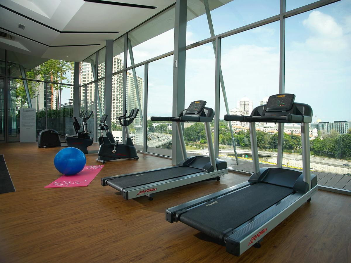 signature hotel and suites gym