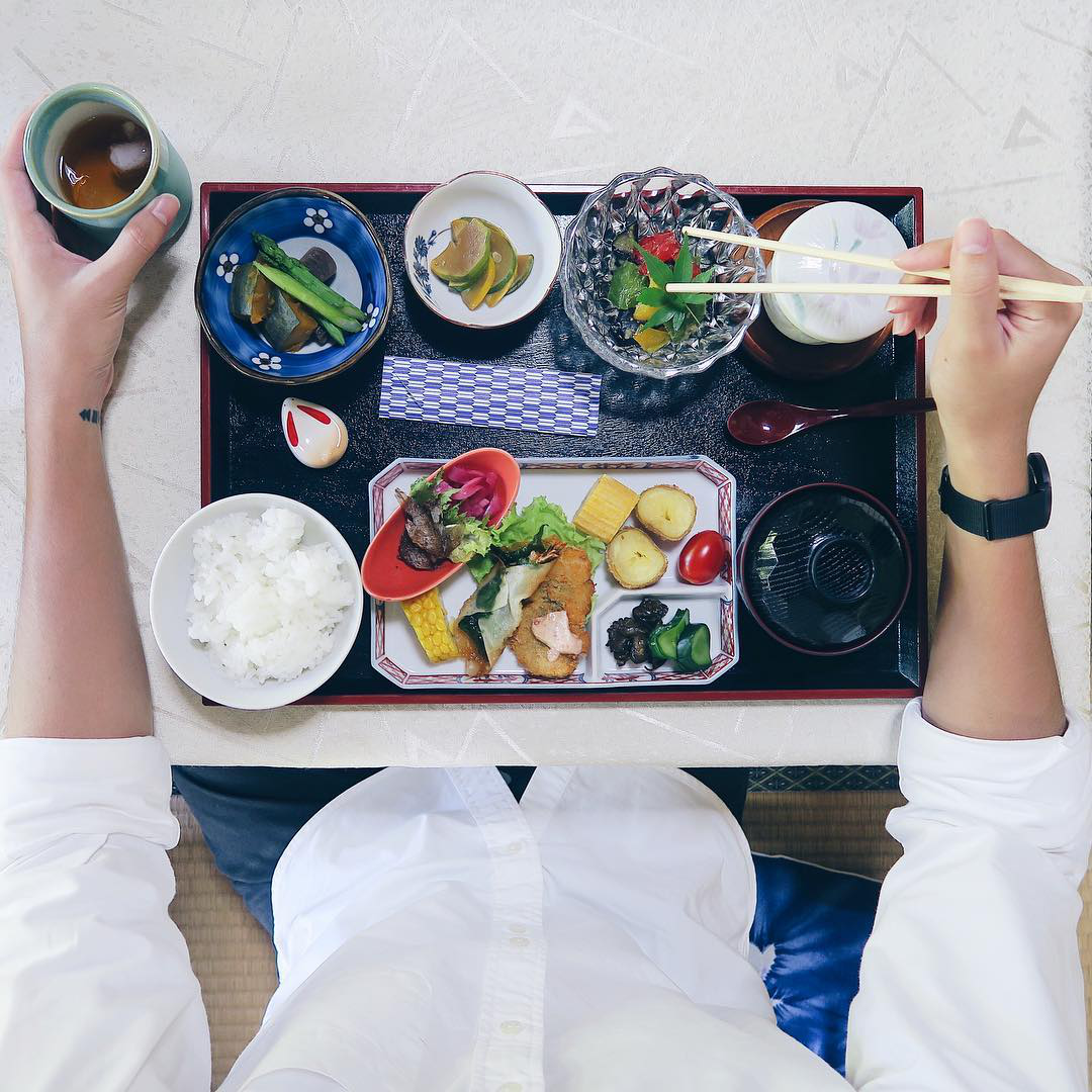 eating alone japanese food