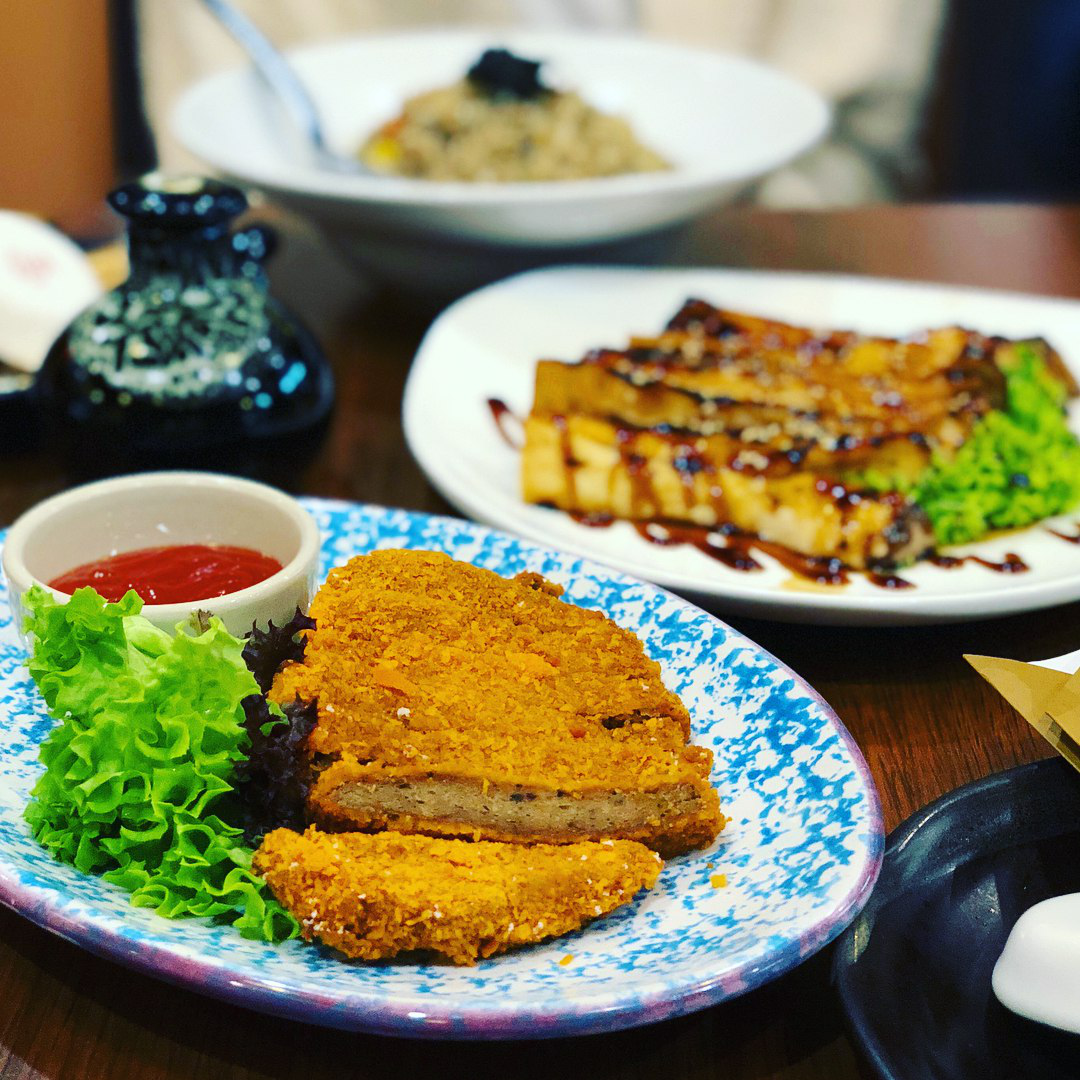 Vegan vegetarian restaurants for dates Teng Bespoke Pork cutlet 