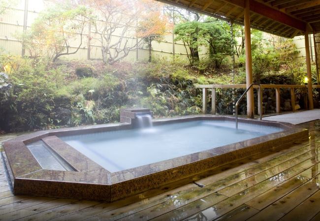 10 Hotels In Japan With Views Of Mount Fuji That Look Straight Out Of A Postcard onsen