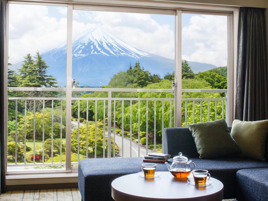 10 Hotels In Japan With Views Of Mount Fuji That Look Straight Out Of A Postcard fuji view hotel