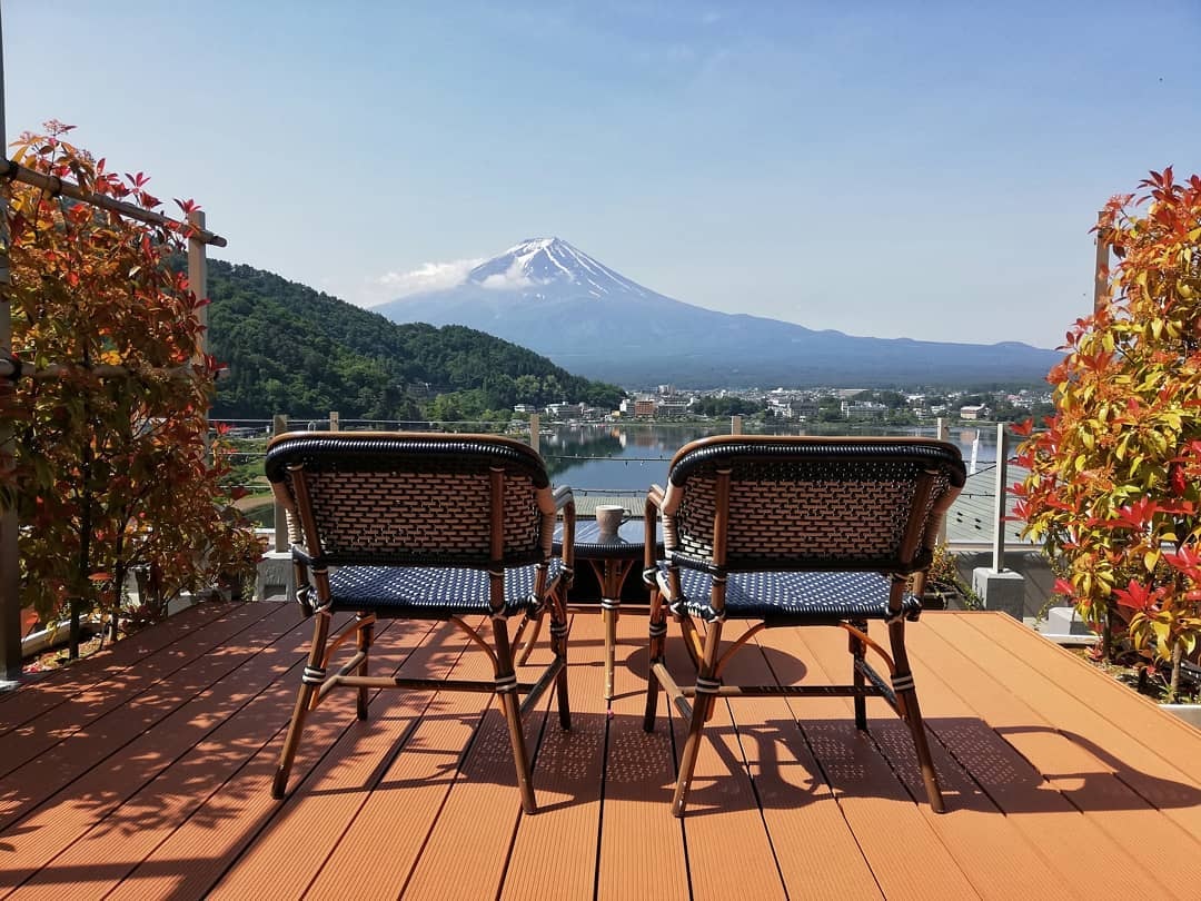 10 Hotels In Japan With Views Of Mount Fuji That Look Straight Out Of A Postcard mizno balcony