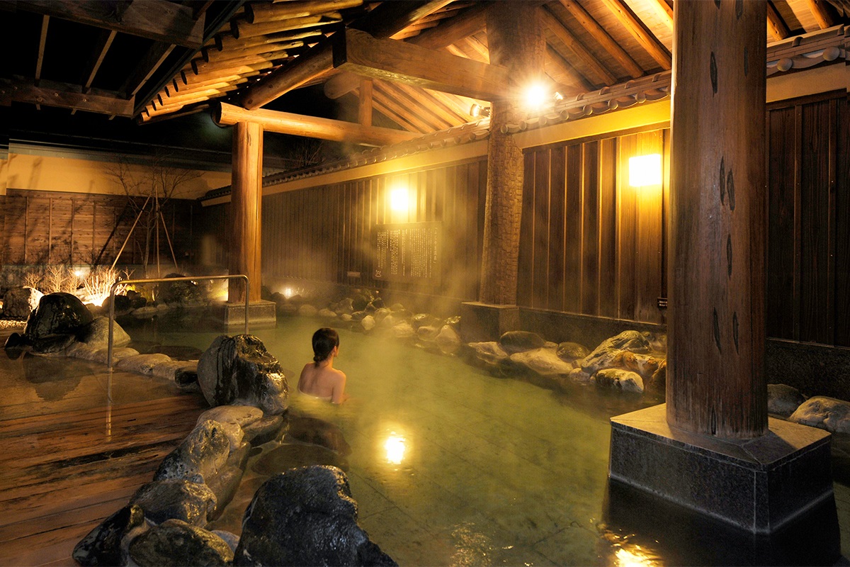 10 Hotels In Japan With Views Of Mount Fuji That Look Straight Out Of A Postcard highland onsen