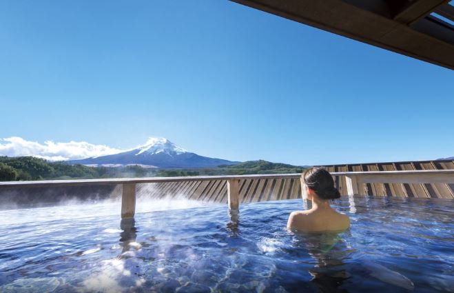 10 Hotels In Japan With Views Of Mount Fuji That Look Straight Out Of A Postcard outdoor hot spring