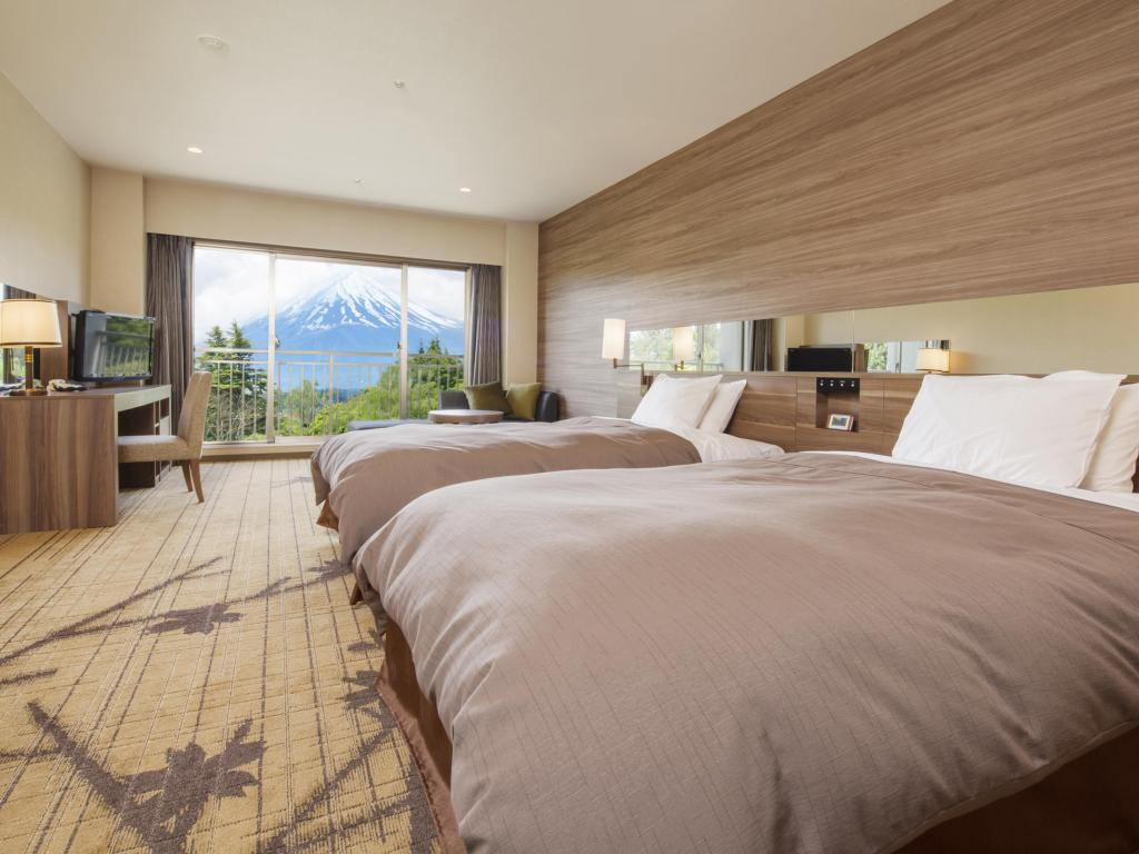 10 Hotels In Japan With Views Of Mount Fuji That Look Straight Out Of A Postcard fuji view hotel room