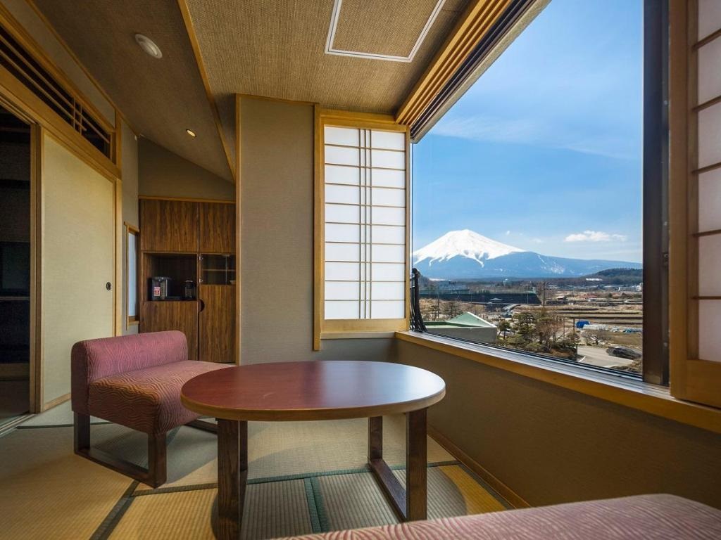 10 Hotels In Japan With Views Of Mount Fuji That Look Straight Out Of A Postcard fujisan hotel view
